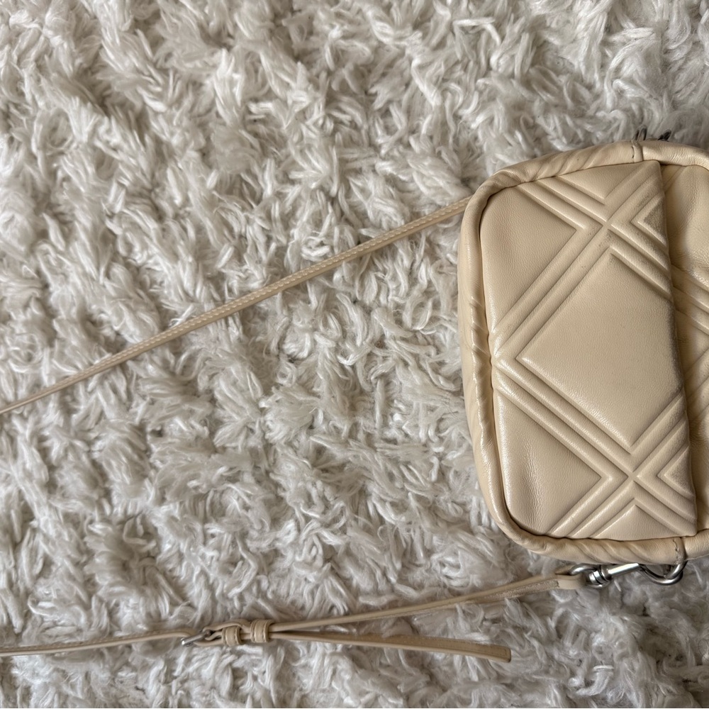 Tory Burch Quilted Logo Crossbody Bag in Cream - Picture 5 of 5